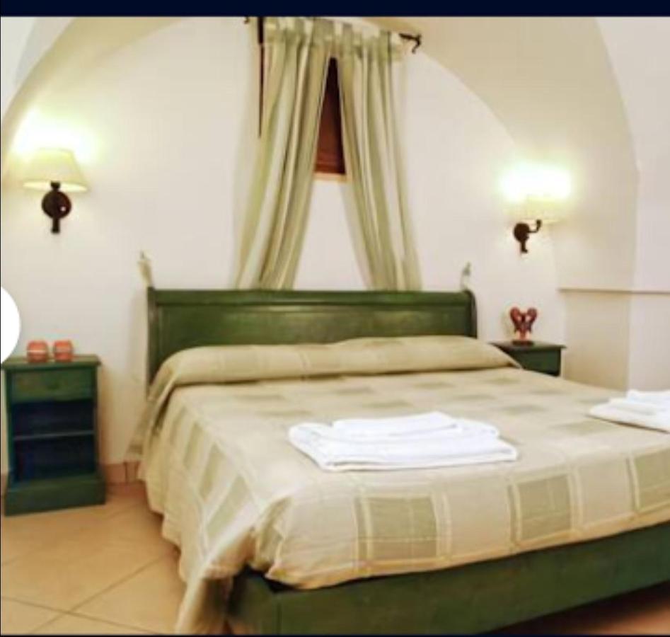 Room In Bb - Stunning Quadruple Room In Ancient Masseria Near The Sea In A Quiet Olive Trees 오스투니 외부 사진