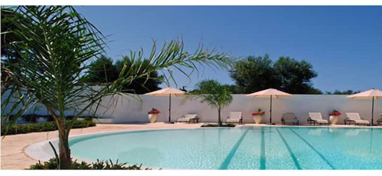 Room In Bb - Stunning Quadruple Room In Ancient Masseria Near The Sea In A Quiet Olive Trees 오스투니 외부 사진