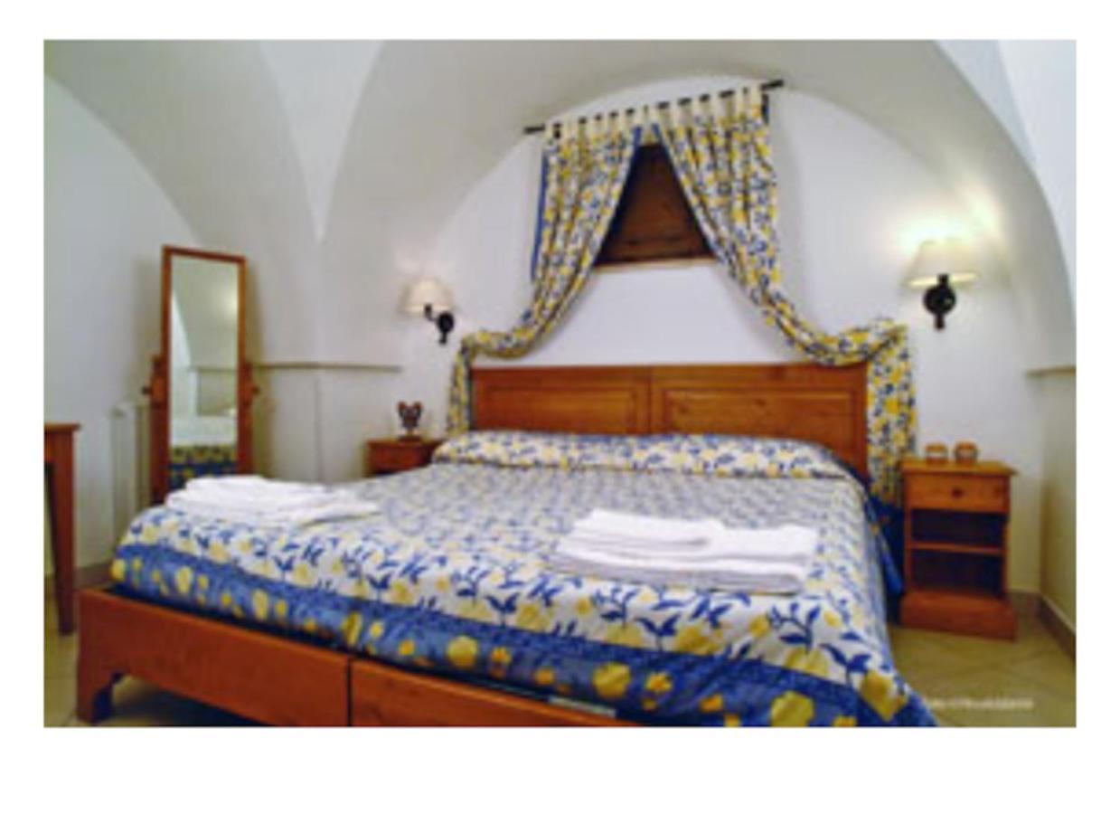 Room In Bb - Stunning Quadruple Room In Ancient Masseria Near The Sea In A Quiet Olive Trees 오스투니 외부 사진